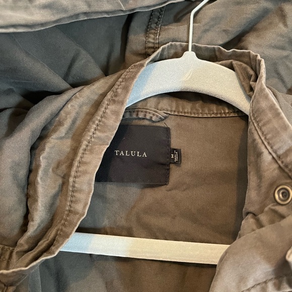 Olive green tulula jacket. Size medium - Picture 2 of 3